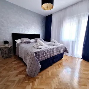 Lucy - Free Private Parking Задар